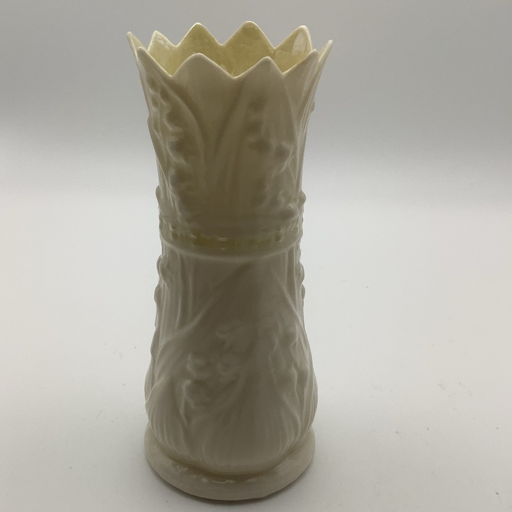 Vintage Belleek Ireland Yellow Ribbon Vase
